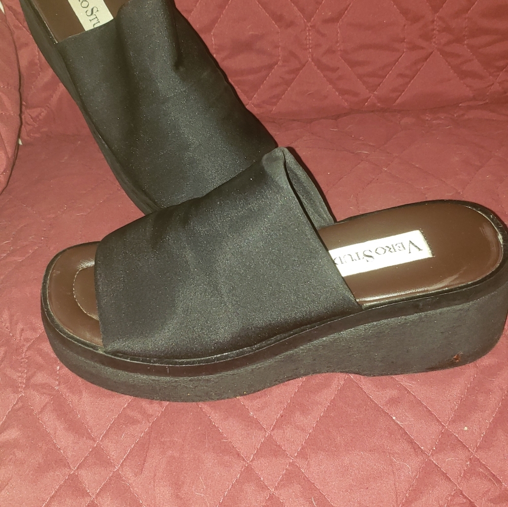 VERO STUDIO SLIP ON SANDALS